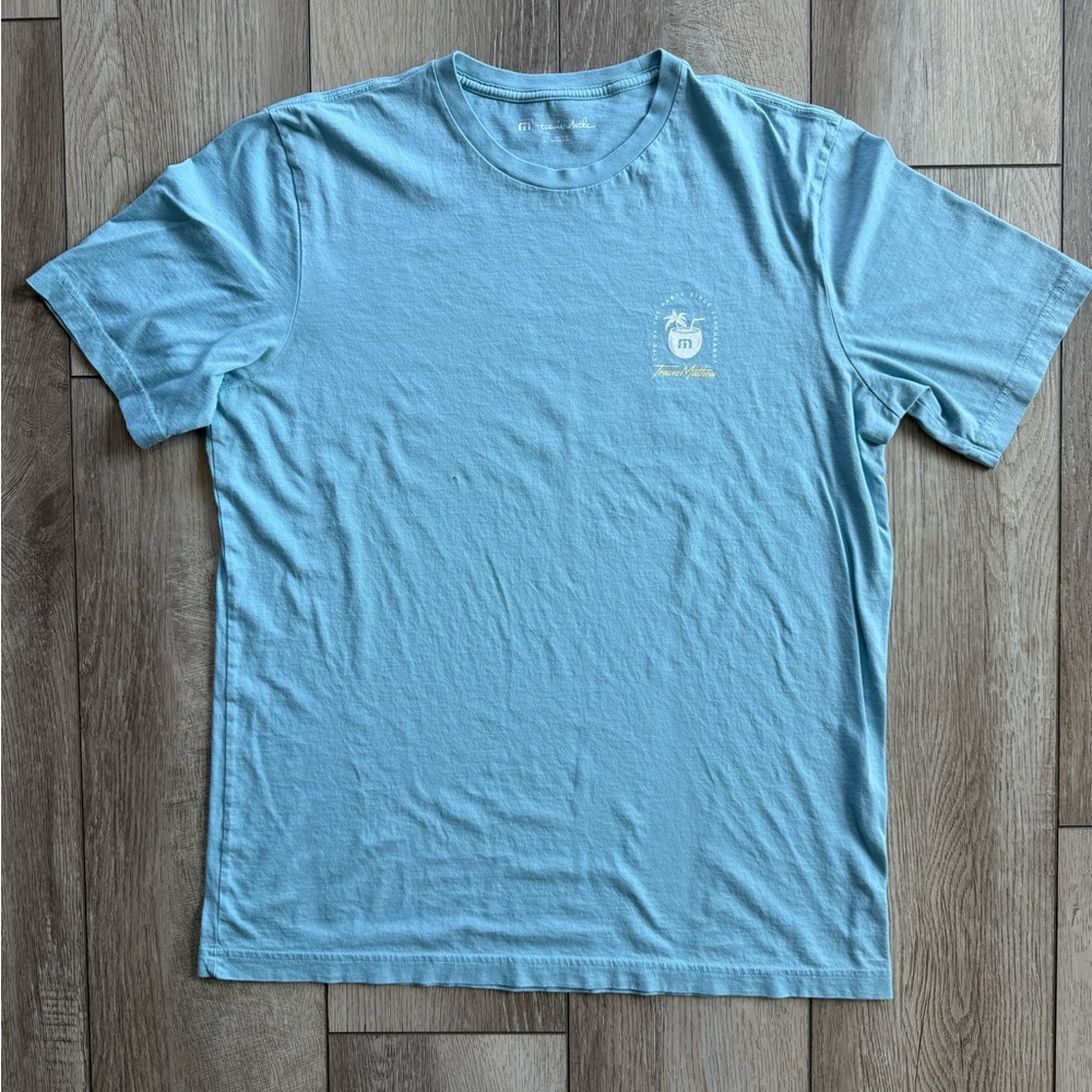 Travis Mathew Men’s Large Sky Blue Short Sleeve Tee with White Coconut Drink🥥 🌴
